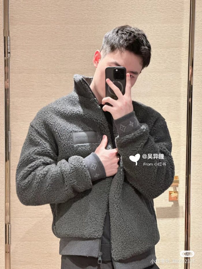 Clothes Louis Vuitton 1123