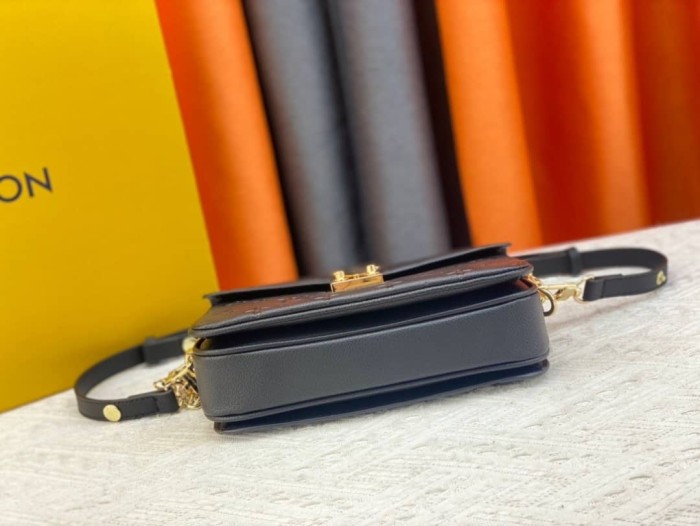 Handbag Louis Vuitton M46595 size 21.5*13.5*6 cm