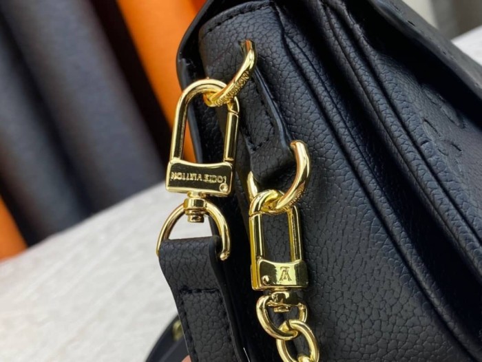 Handbag Louis Vuitton M46595 size 21.5*13.5*6 cm