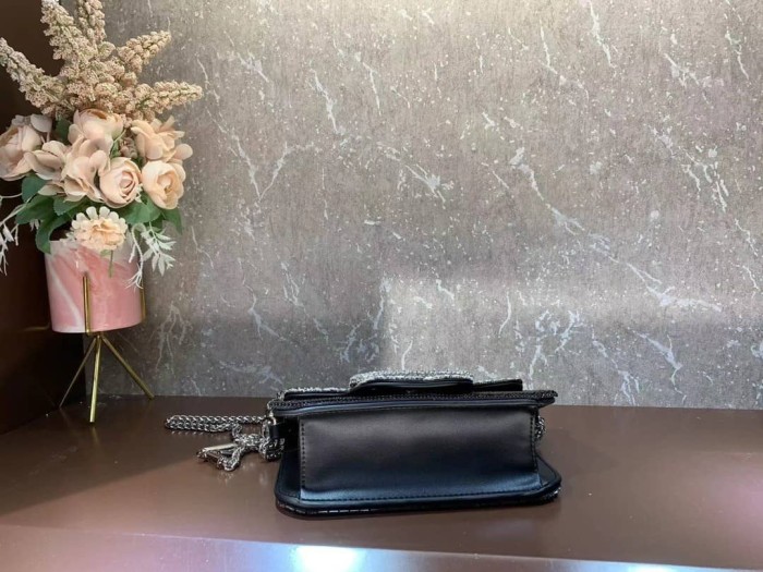 Handbag Valentino V0134 size 20*11*5 cm