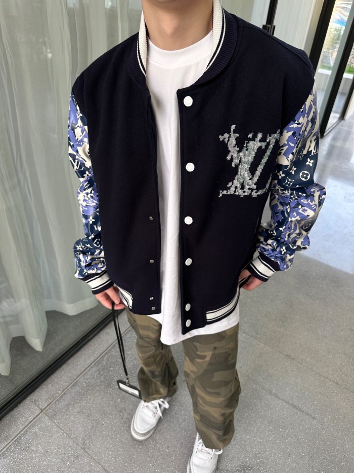 Clothes Louis Vuitton 1203