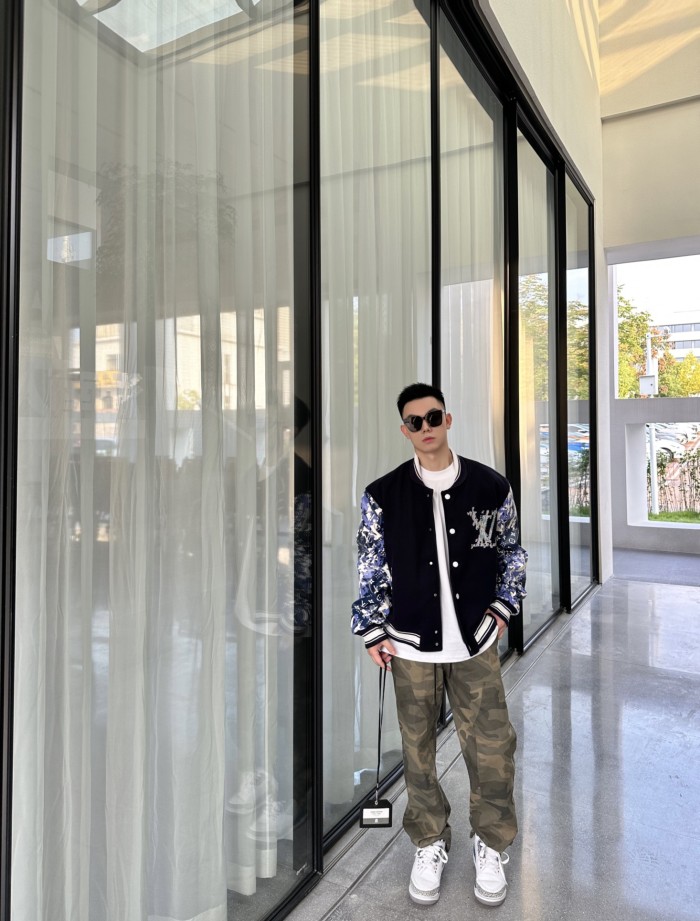 Clothes Louis Vuitton 1203