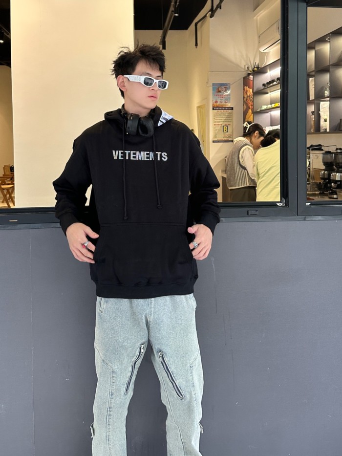 Clothes VETEMENTS 1
