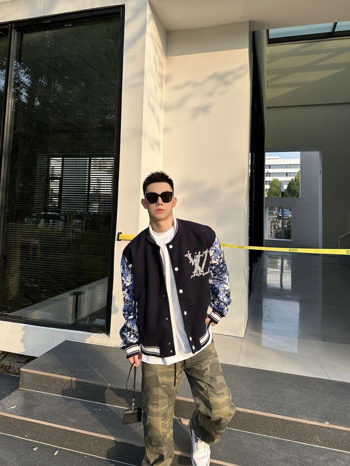 Clothes Louis Vuitton 1203