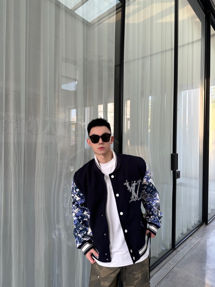 Clothes Louis Vuitton 1203