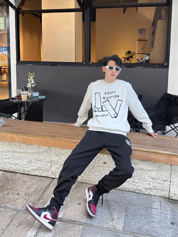 Clothes Louis Vuitton 1209