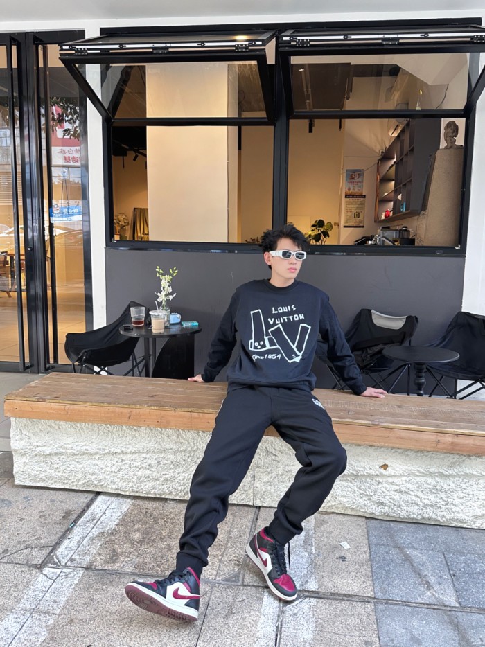 Clothes Louis Vuitton 1208