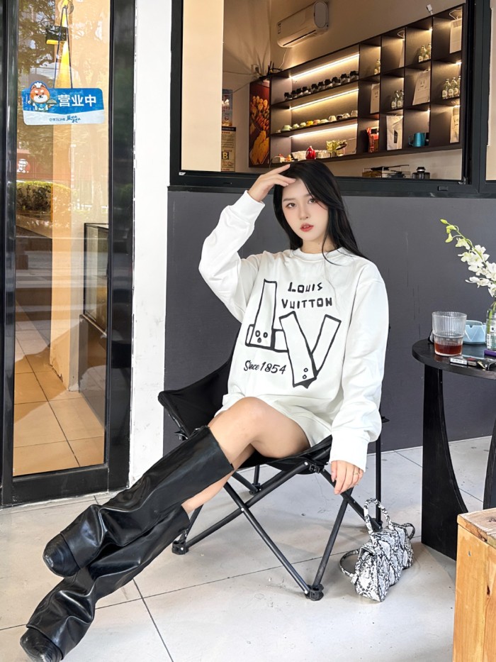 Clothes Louis Vuitton 1209