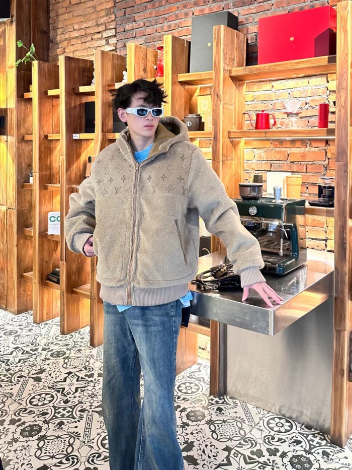 Clothes Louis Vuitton 1237