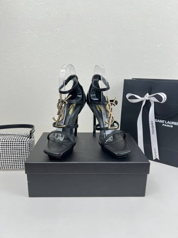 SAINT LAURENT CASSANDRA SANDALS IN PATENT LEATHER NOIR