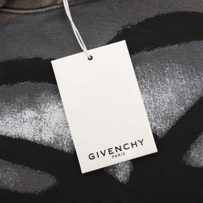 Clothes Givenchy 319