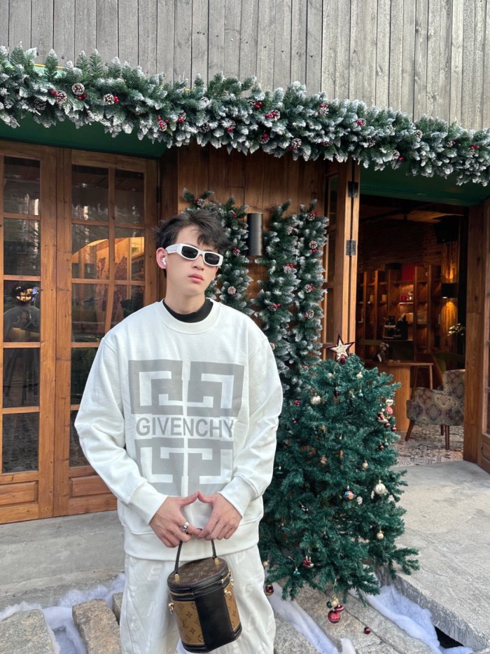 Clothes Givenchy 323