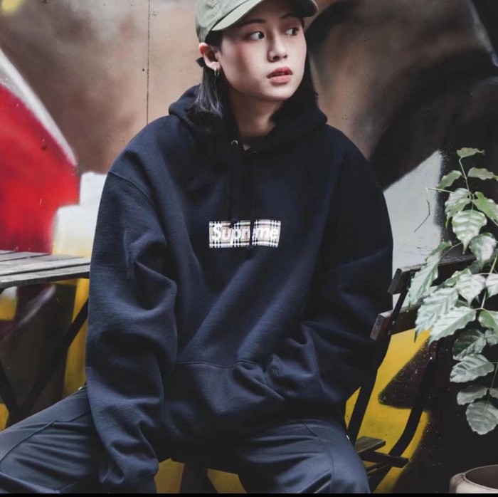 Clothes Supreme X Burberry 1