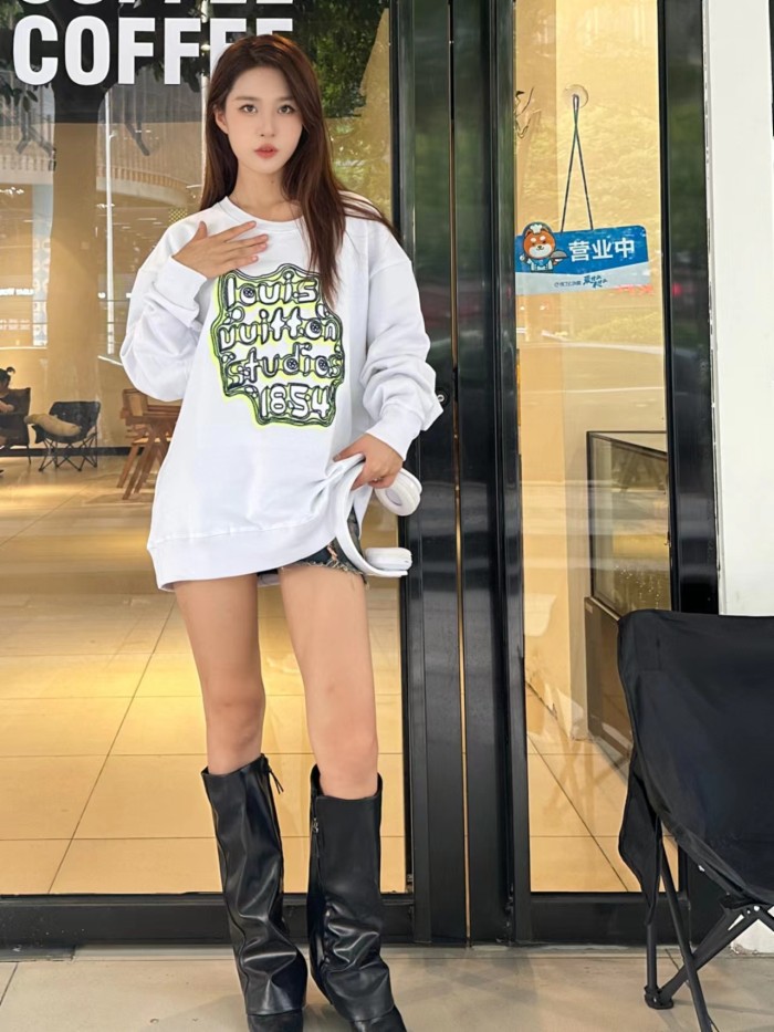 Clothes Louis Vuitton 1317