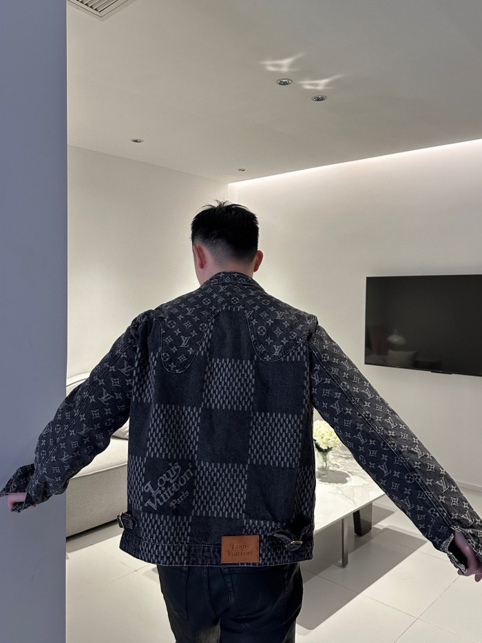 Clothes Louis Vuitton 1324