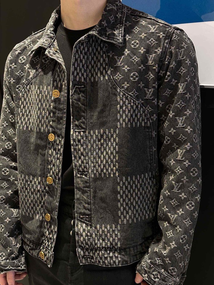 Clothes Louis Vuitton 1324