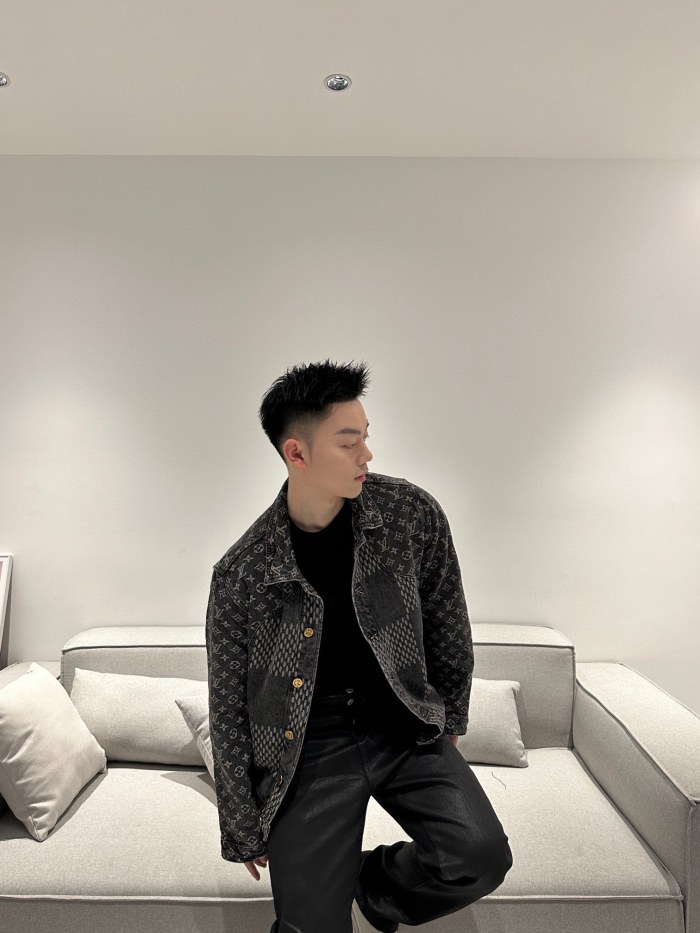 Clothes Louis Vuitton 1324