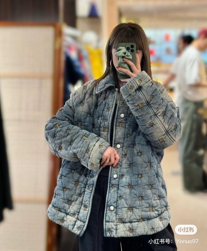 Clothes Louis Vuitton 1329