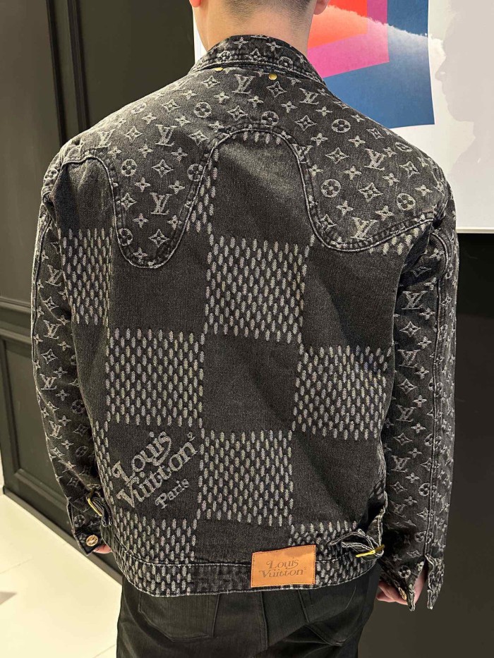 Clothes Louis Vuitton 1324