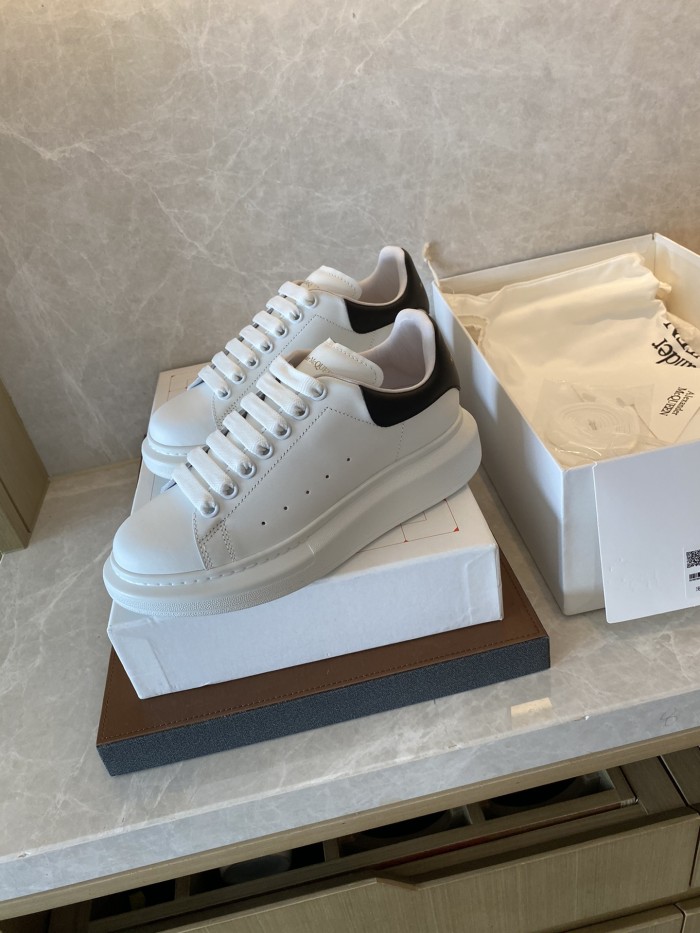 Alexander McQueen black leather tail 黑皮尾