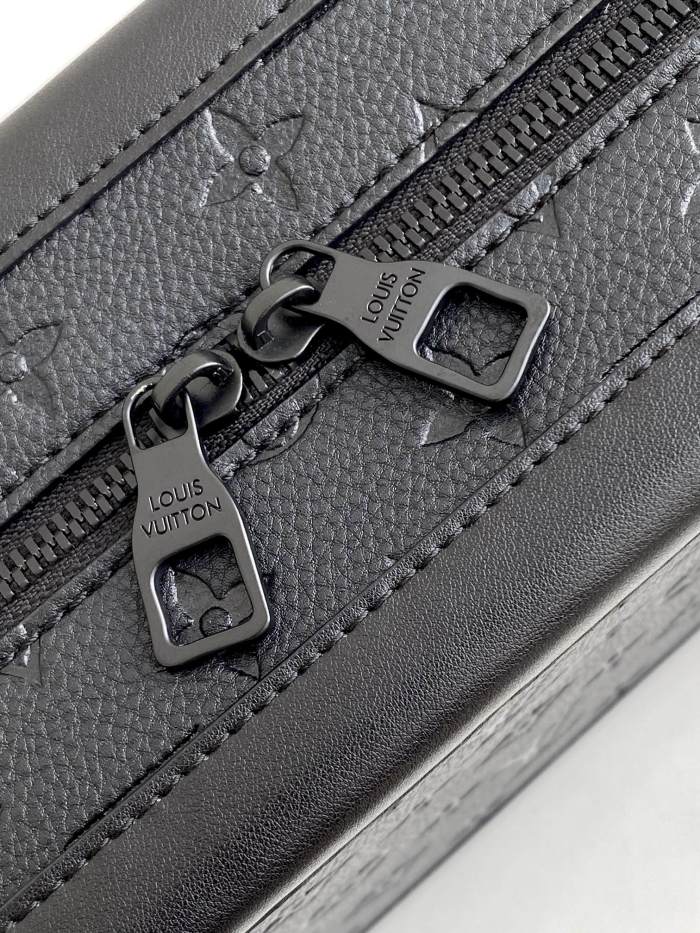 Louis Vuitton Bag M55700