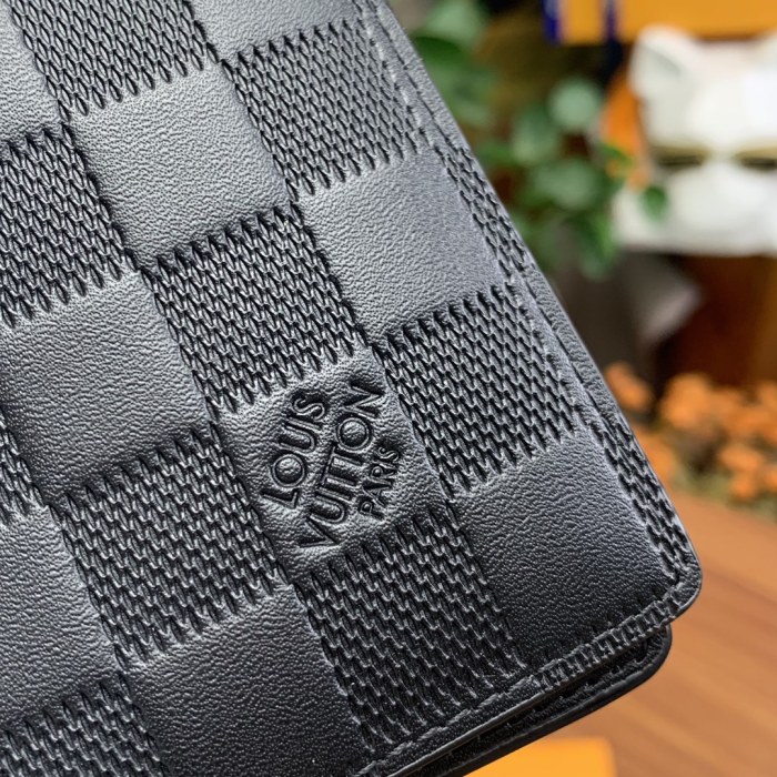 N63124 Wallet Short Clip Size: 11.5X9cm. 1