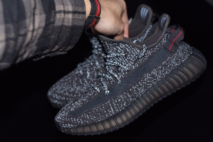 Yeezy Boost 350 V2 Black REFlECTIVE