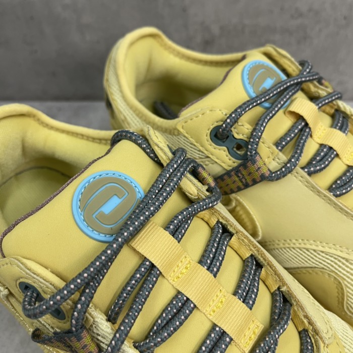 Travis Scott x Nike Air Max 1 Saturn Gold