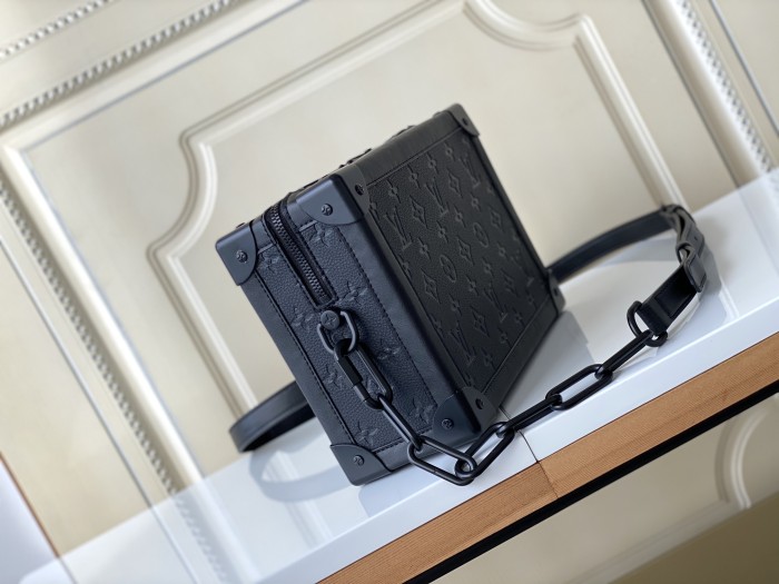 Louis Vuitton Bag M55700