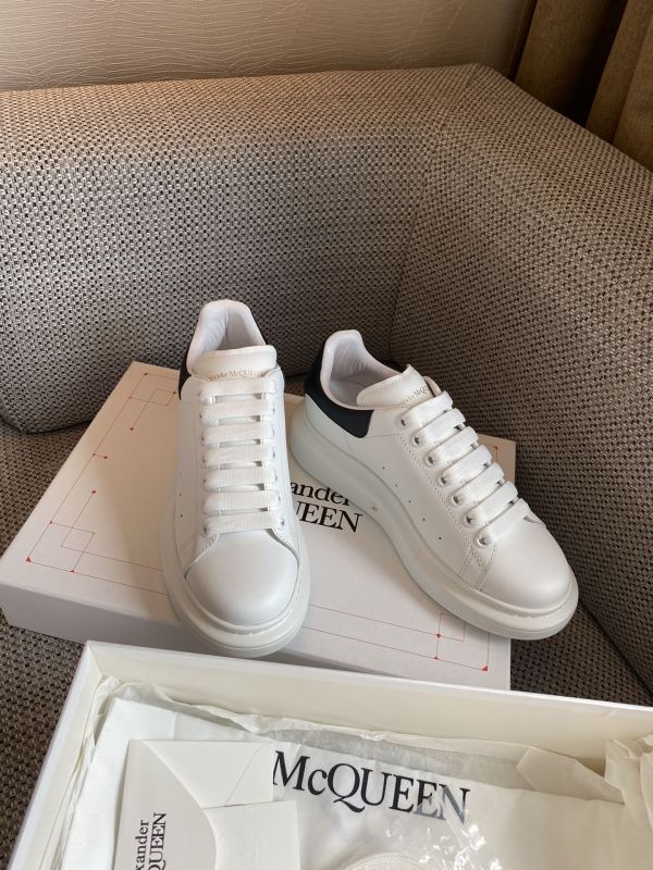 Alexander McQueen black leather tail 黑皮尾