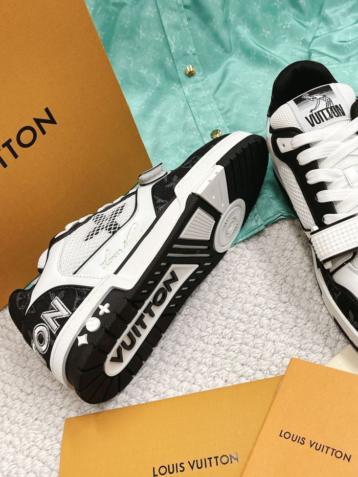 Louis Vuitton Trainer sports shoes 33