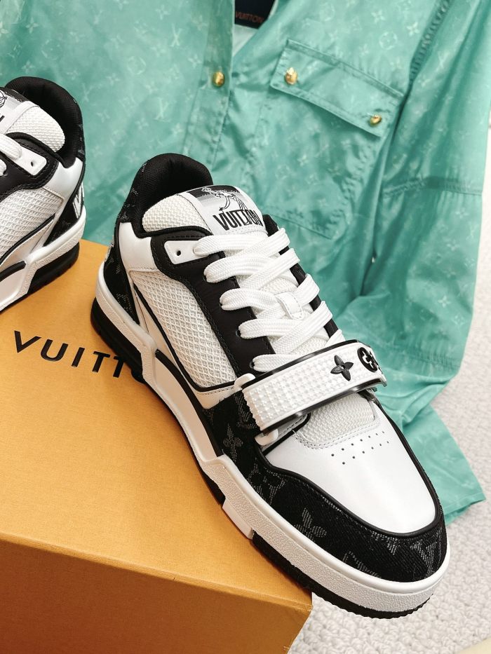 Louis Vuitton Trainer sports shoes 33