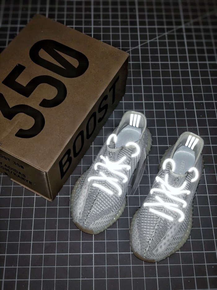 Yeezy 350V2 Yeshaya Non-Reflective“