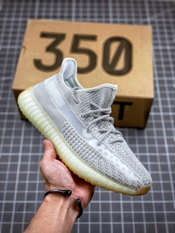 Yeezy 350V2 Yeshaya Non-Reflective“