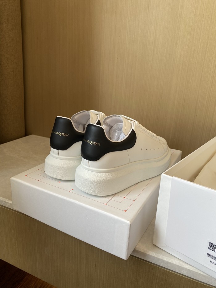 Alexander McQueen black leather tail 黑皮尾