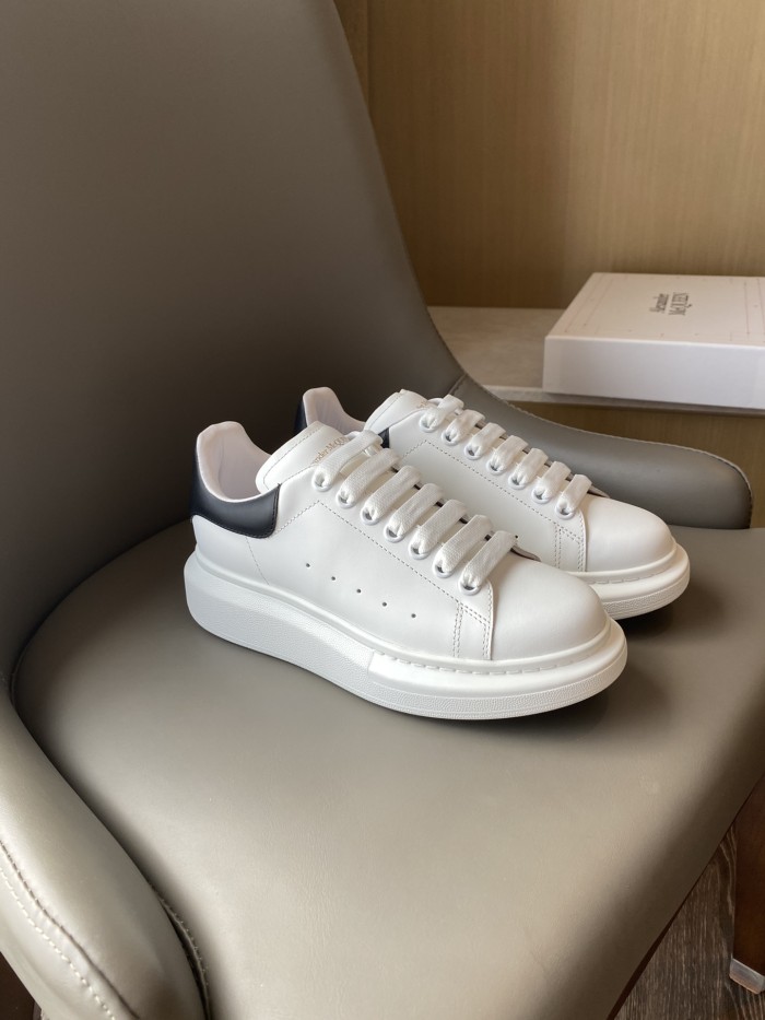 Alexander McQueen black leather tail 黑皮尾