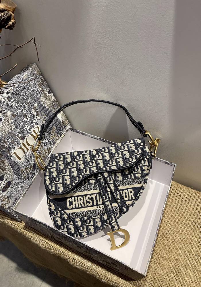 Dior bag saddle♥️Oblique Large size: 25.5 x 20 x 6.5 cm M0446CTZQ_M928