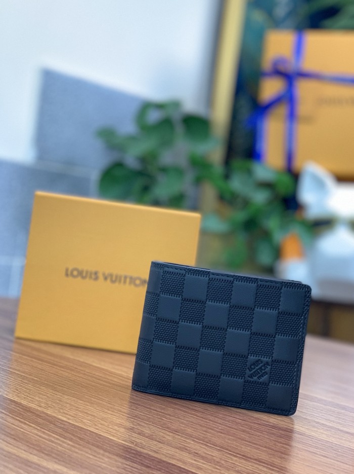 N63124 Wallet Short Clip Size: 11.5X9cm. 1