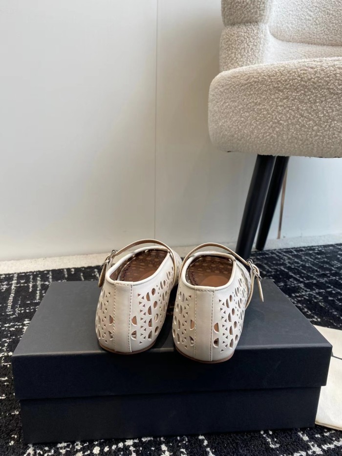 alaia Hole genuine leather white