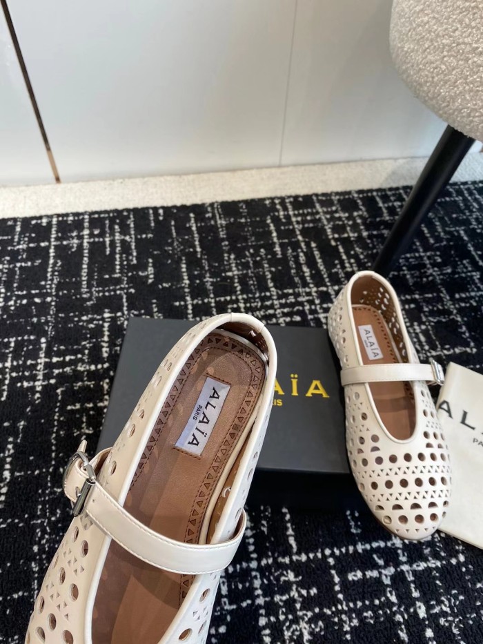 alaia Hole genuine leather white