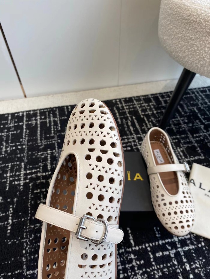 alaia Hole genuine leather white
