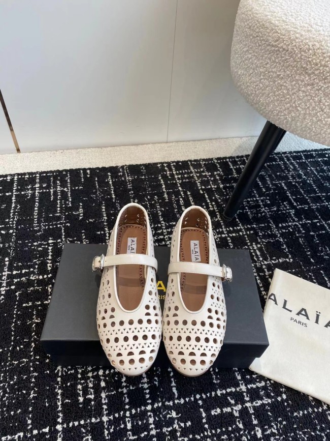 alaia Hole genuine leather white