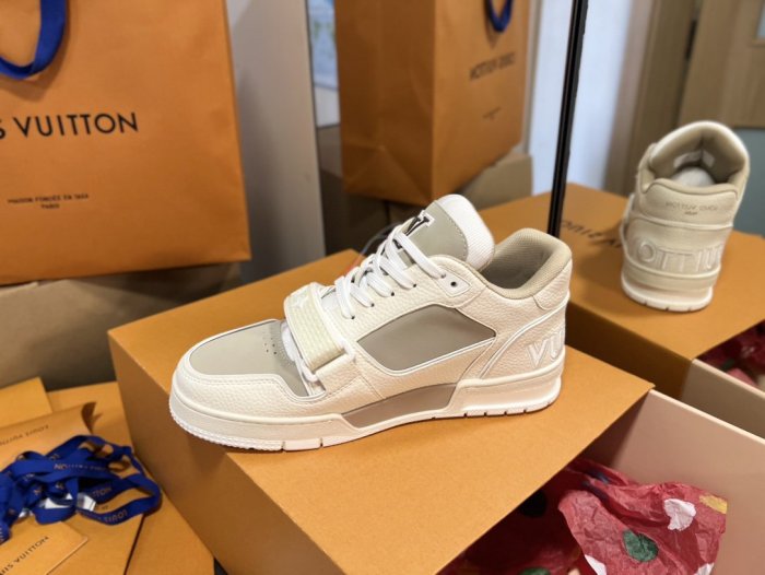 Louis Vuitton Trainer sports shoes 99