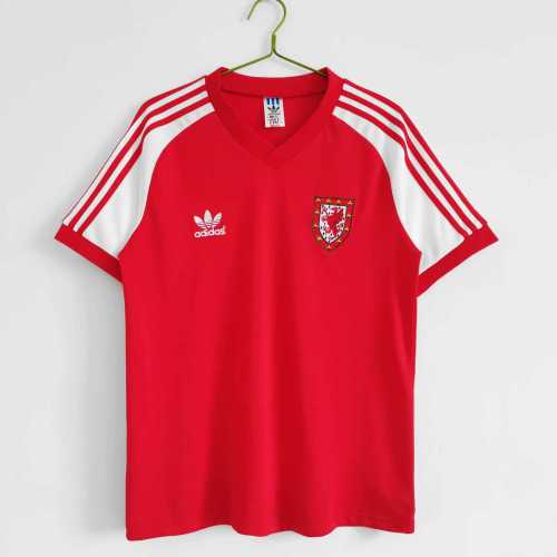 Retro Jersey 1982 Wales Home Red Soccer Jersey