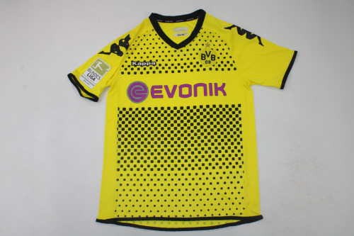 with Bundesliga Patch Patch Retro BVB Shirt 2011-2012 Borussia Dortmund LEWANDOWSKI 9 Home Vintage Soccer Jersey