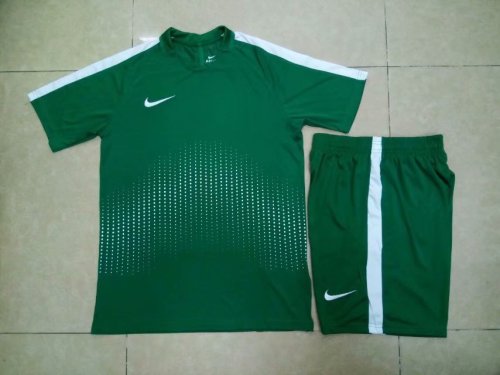 #905 Green Soccer Training Uniform Jersey and Shorts
