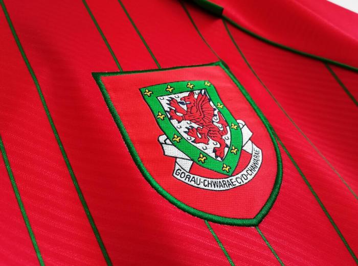 Retro Jersey 1994-1996 Wales Home Red Soccer Jersey Vintage Football Shirt