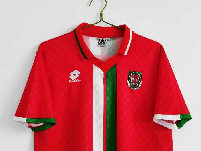 Retro Jersey 1996-1998 Wales Home Red Soccer Jersey Vintage Football Shirt