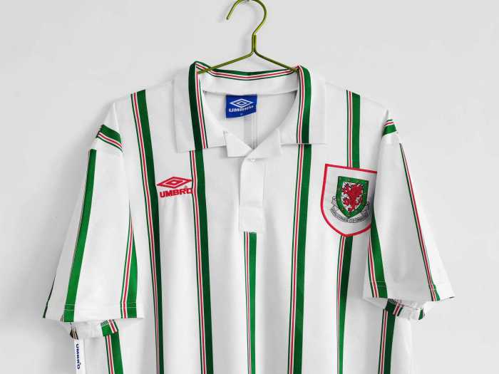 Retro Jersey 1993-1995 Wales Away White Soccer Jersey Vintage Football Shirt