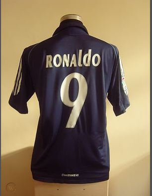 Retro Jersey 2005-2006 Real Madrid RONALDO 9 Away Dark Blue Vintage Soccer Jersey